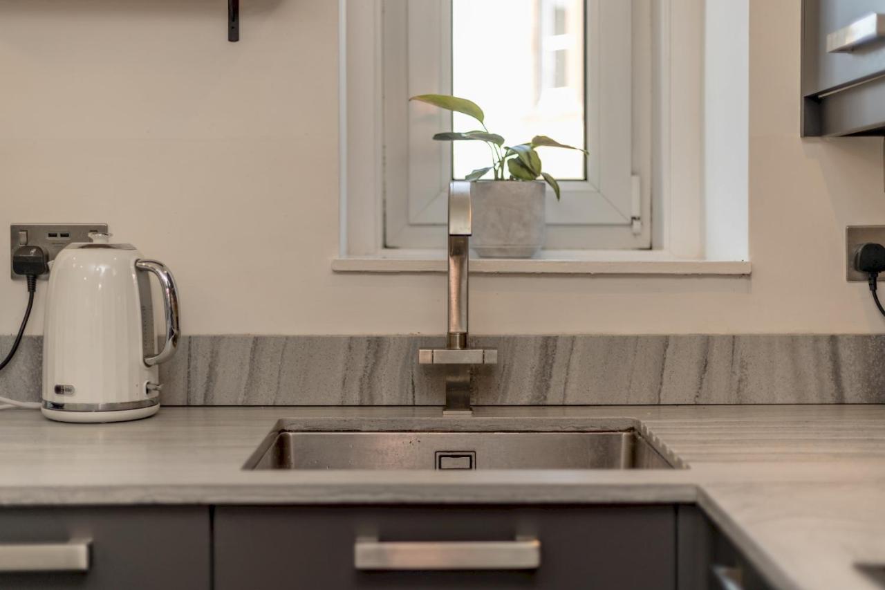 Pass The Keys Stunning 3 Bed Loft Style Apt With Free Parking Эдинбург Экстерьер фото